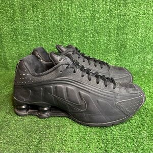 Nike Shox R4 Triple Black Running Shoes Womens‎ Size 7.5 (Men 6)